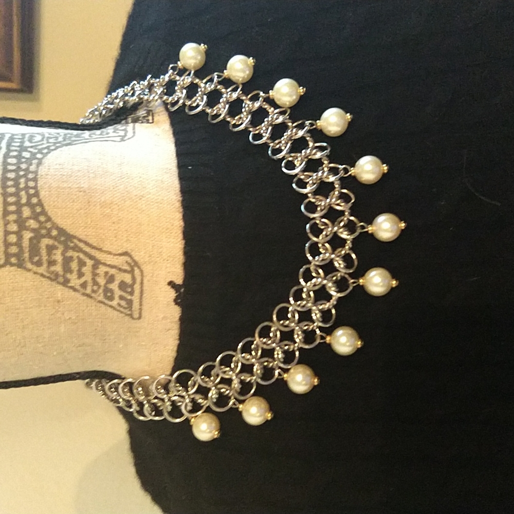 EUC silver & pearl necklace.  Good for daytime or evening.